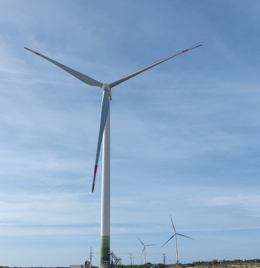 斯里兰卡首个使用中国整机厂商金风科技所提供的风电机组的项完成全场吊装